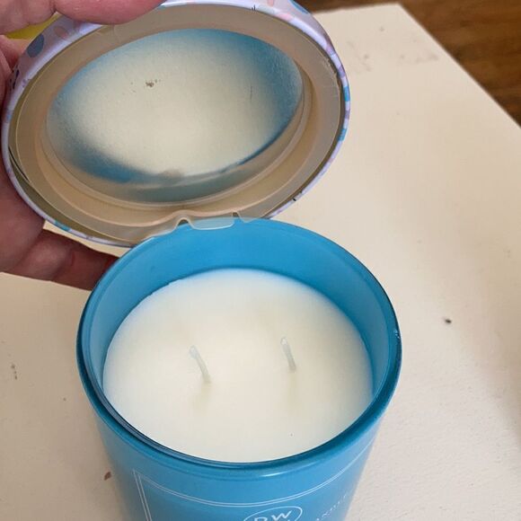 DW Home Hand Poured Candle Hoppy Easter - Picture 3 of 5